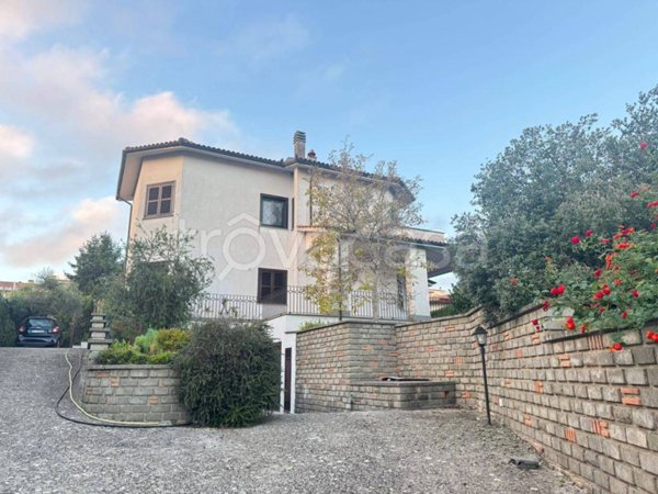 casa indipendente in vendita a Ronciglione