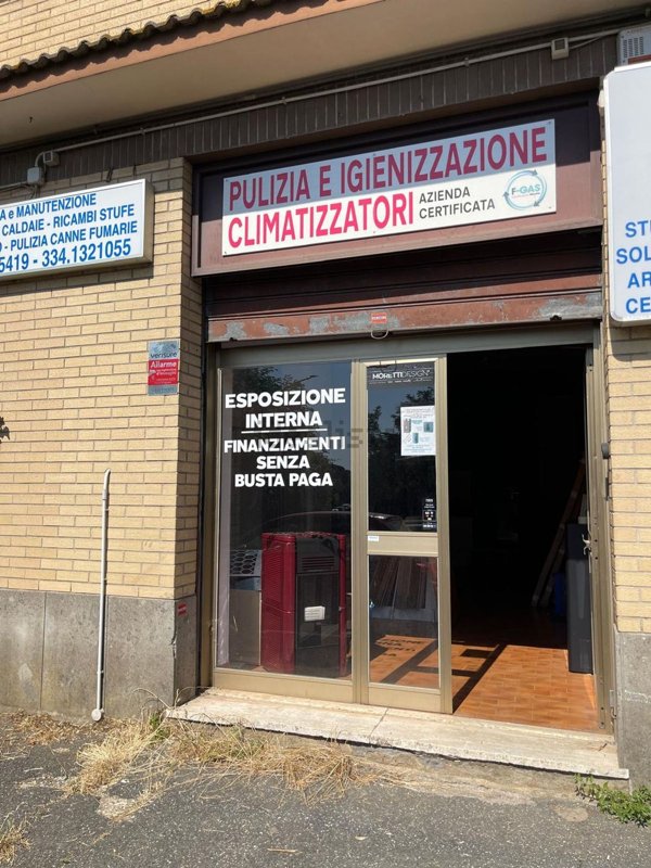 locale commerciale in vendita a Ronciglione