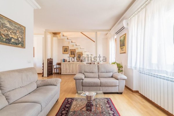 casa indipendente in vendita a Ronciglione