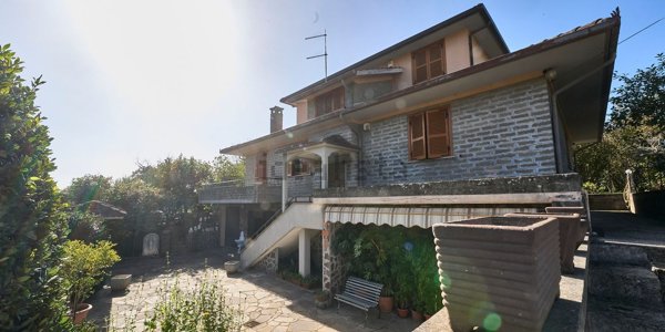 casa indipendente in vendita a Ronciglione