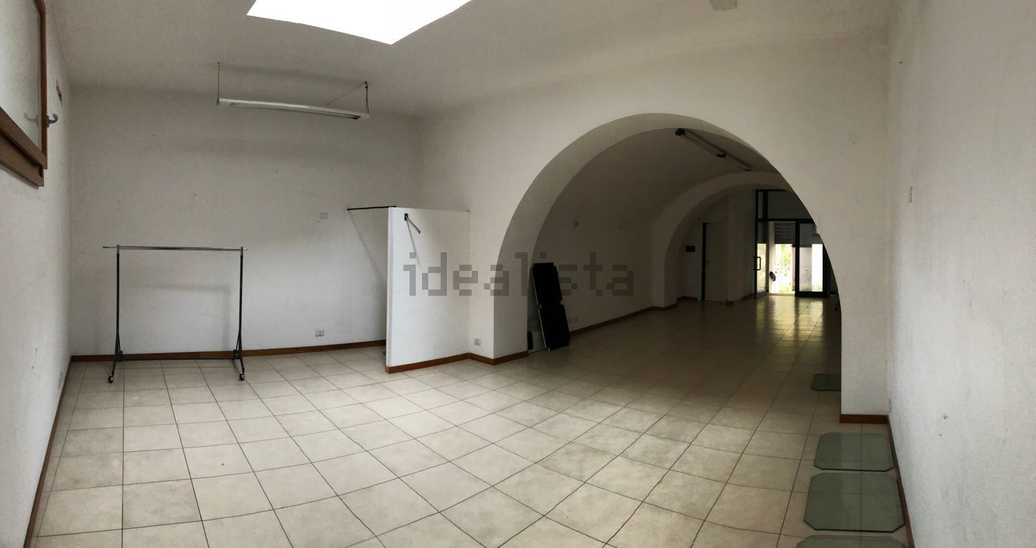 locale commerciale in vendita a Ronciglione