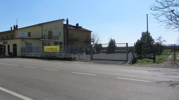 locale commerciale in vendita a Ronciglione