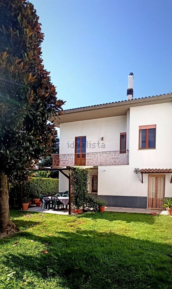 casa indipendente in vendita a Ronciglione