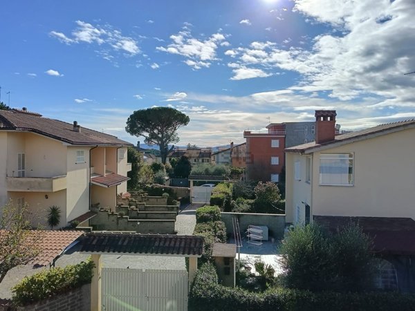 casa indipendente in vendita a Ronciglione