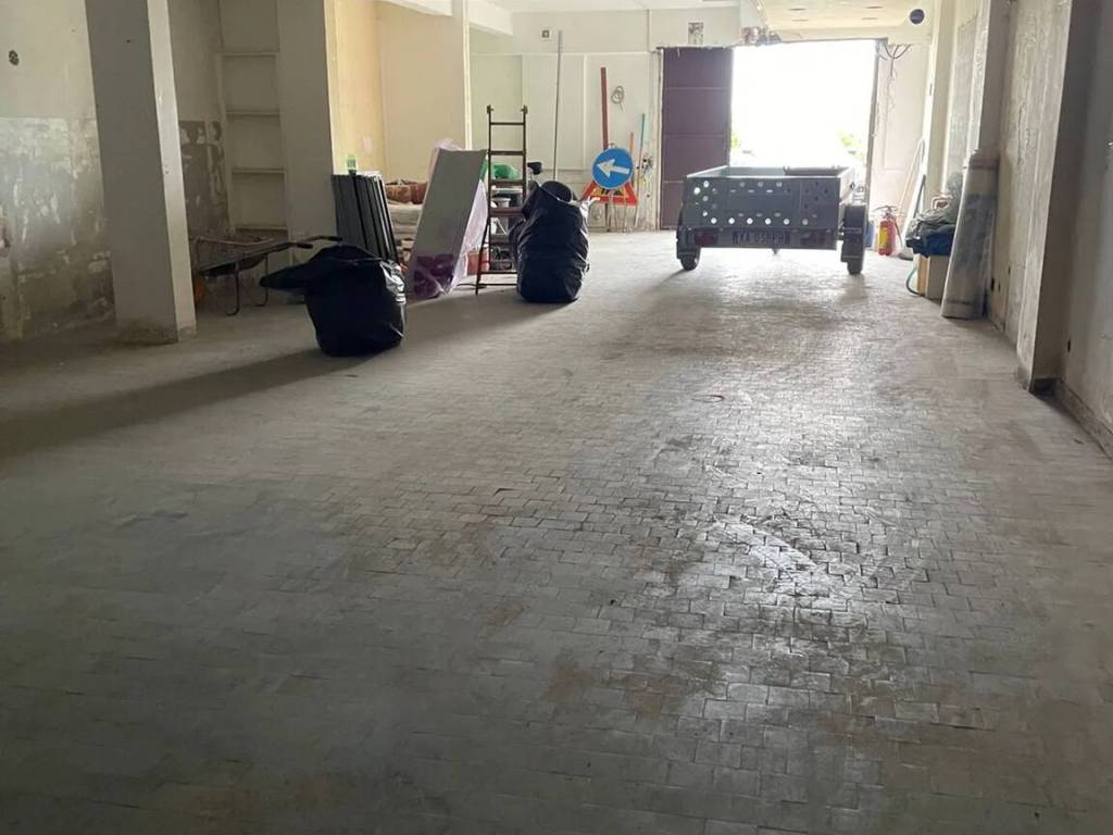 locale di sgombero in vendita a Ronciglione