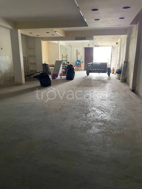 locale di sgombero in vendita a Ronciglione