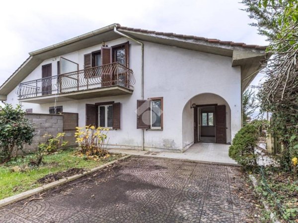 casa indipendente in vendita a Ronciglione