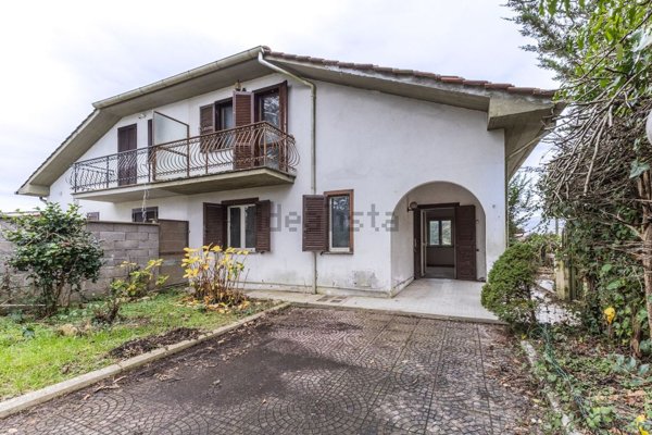 casa indipendente in vendita a Ronciglione