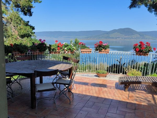 casa indipendente in vendita a Ronciglione