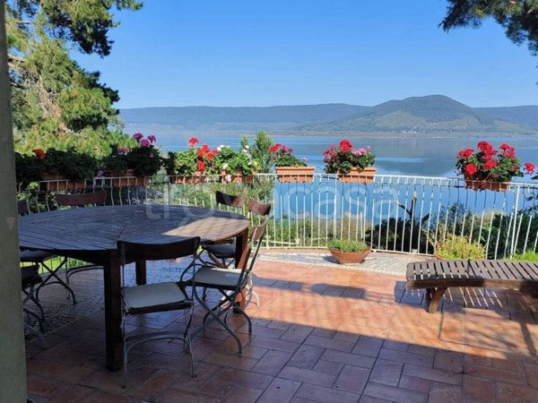 casa indipendente in vendita a Ronciglione