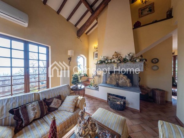 casa indipendente in vendita a Ronciglione