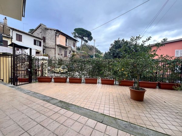 casa indipendente in vendita a Ronciglione