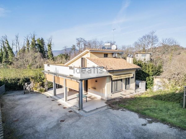 casa indipendente in vendita a Ronciglione