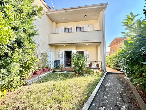 casa indipendente in vendita a Ronciglione