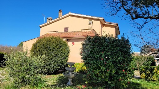 casa indipendente in vendita a Ronciglione