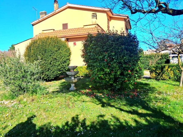 casa indipendente in vendita a Ronciglione