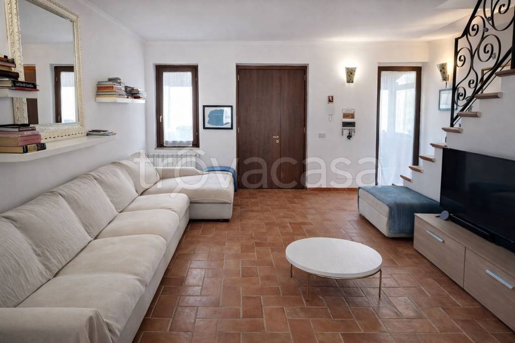 casa indipendente in vendita a Ronciglione