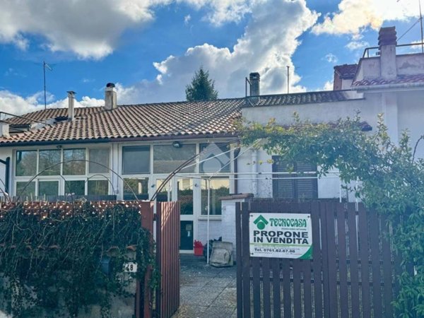 casa indipendente in vendita a Ronciglione