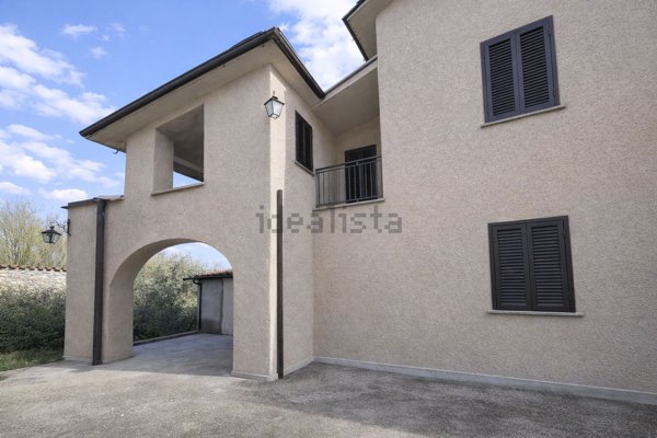 casa indipendente in vendita a Ronciglione