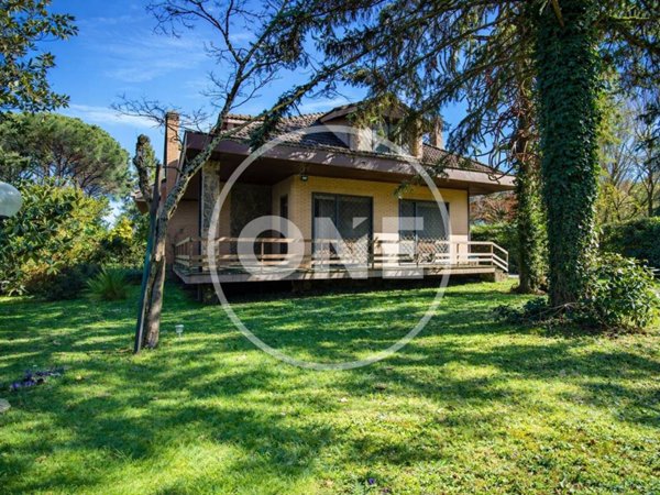 casa indipendente in vendita a Ronciglione