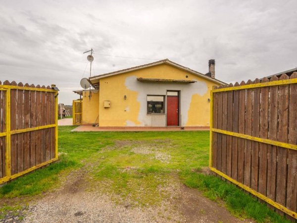 casa indipendente in vendita a Ronciglione