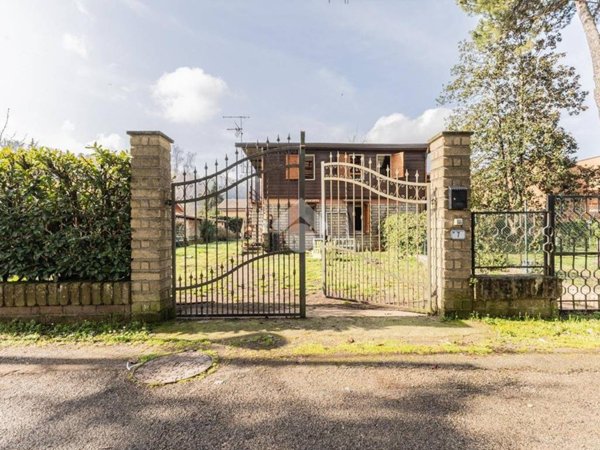 casa indipendente in vendita a Ronciglione