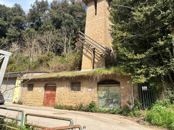 locale commerciale in vendita a Ronciglione