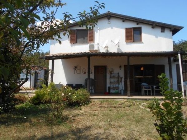casa indipendente in vendita a Ronciglione
