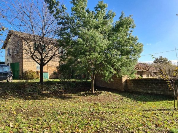 casa indipendente in vendita a Ronciglione