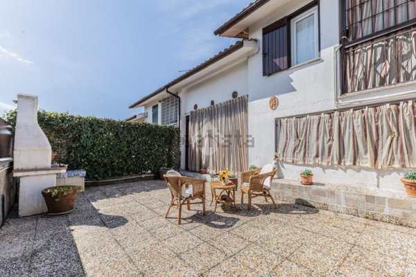 casa indipendente in vendita a Ronciglione