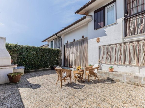 casa indipendente in vendita a Ronciglione