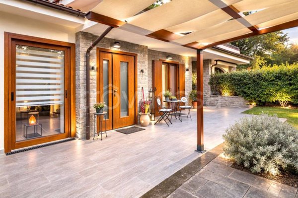 casa indipendente in vendita a Ronciglione