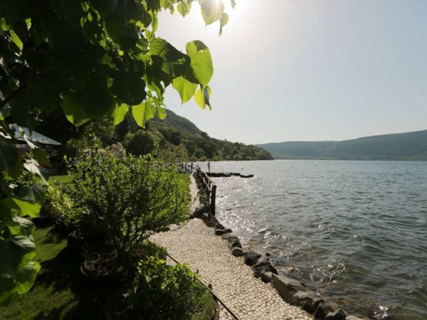casa indipendente in vendita a Ronciglione