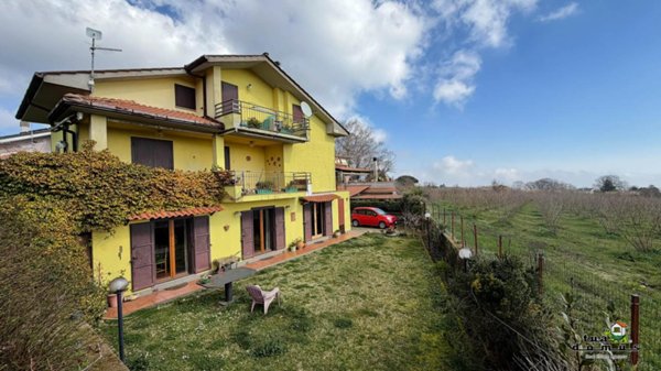 casa indipendente in vendita a Ronciglione