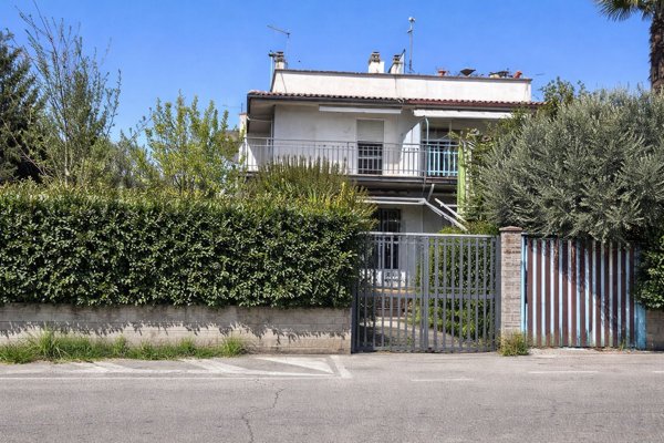 casa indipendente in vendita a Ronciglione