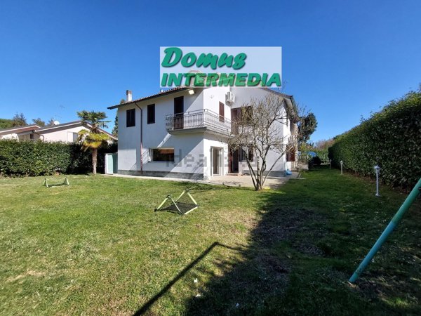 casa indipendente in vendita a Ronciglione