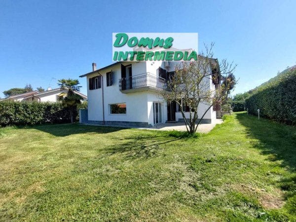 casa indipendente in vendita a Ronciglione