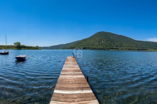 casa indipendente in vendita a Ronciglione