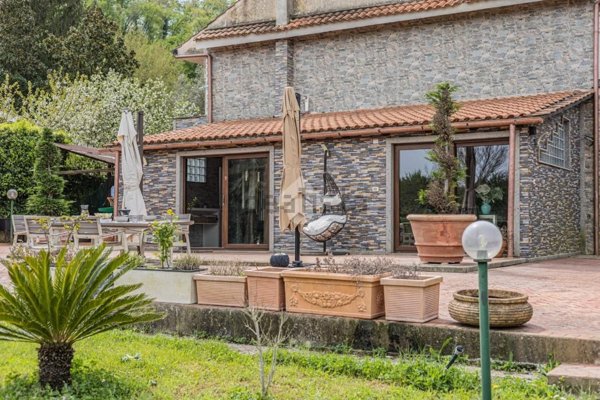 casa indipendente in vendita a Ronciglione