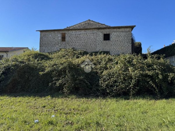 casa indipendente in vendita a Ronciglione