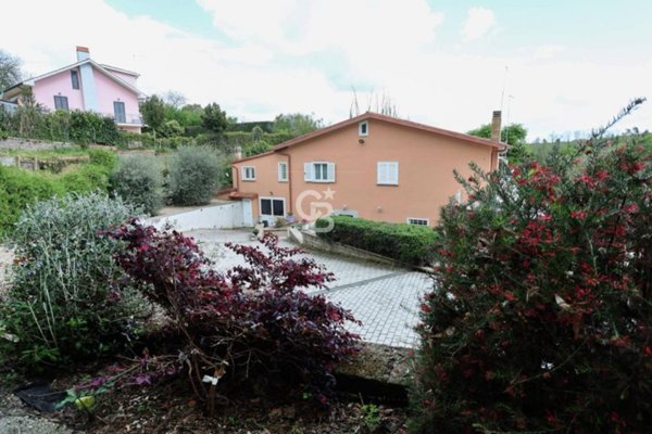 casa indipendente in vendita a Ronciglione