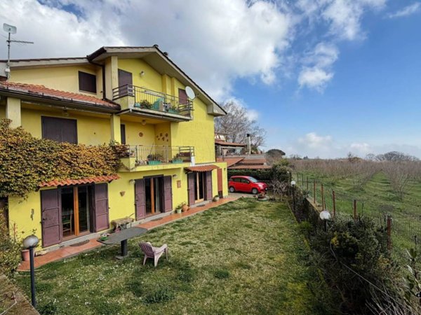 casa indipendente in vendita a Ronciglione
