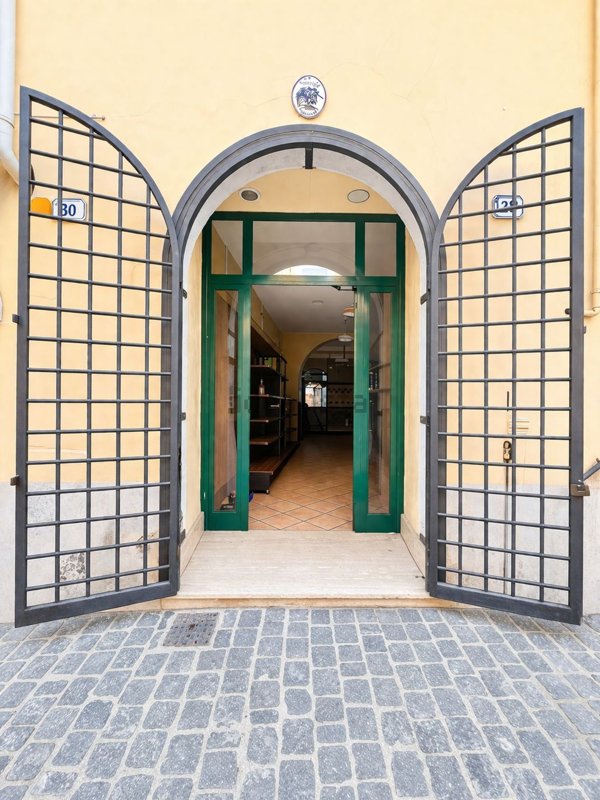 locale commerciale in vendita a Ronciglione