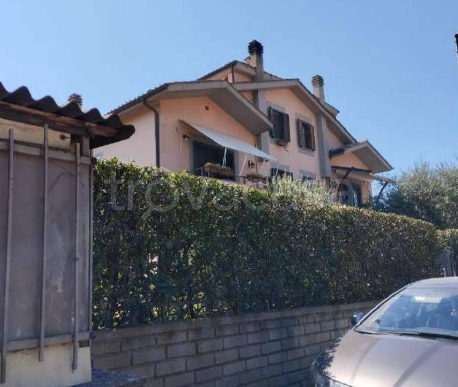 casa indipendente in vendita a Ronciglione