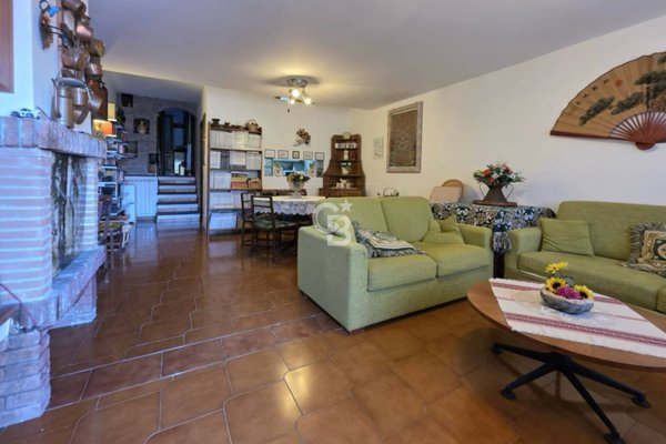 casa indipendente in vendita a Ronciglione