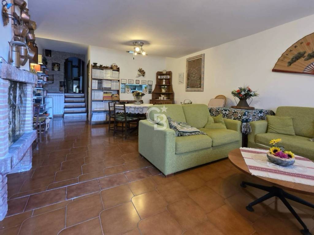 casa indipendente in vendita a Ronciglione