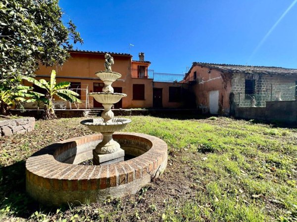 casa indipendente in vendita a Ronciglione