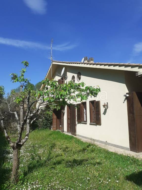casa indipendente in vendita a Ronciglione