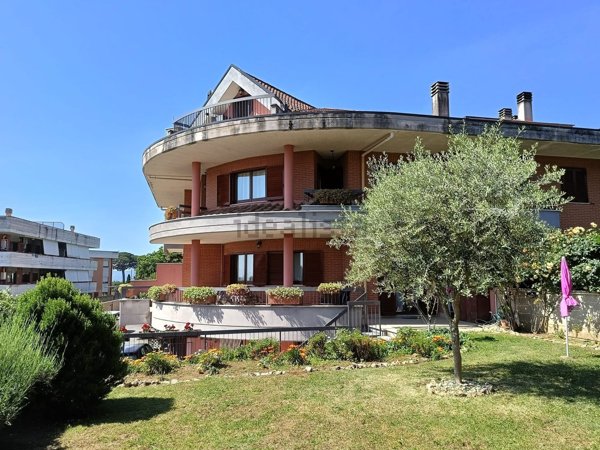 casa indipendente in vendita a Ronciglione