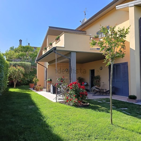 casa indipendente in vendita a Ronciglione